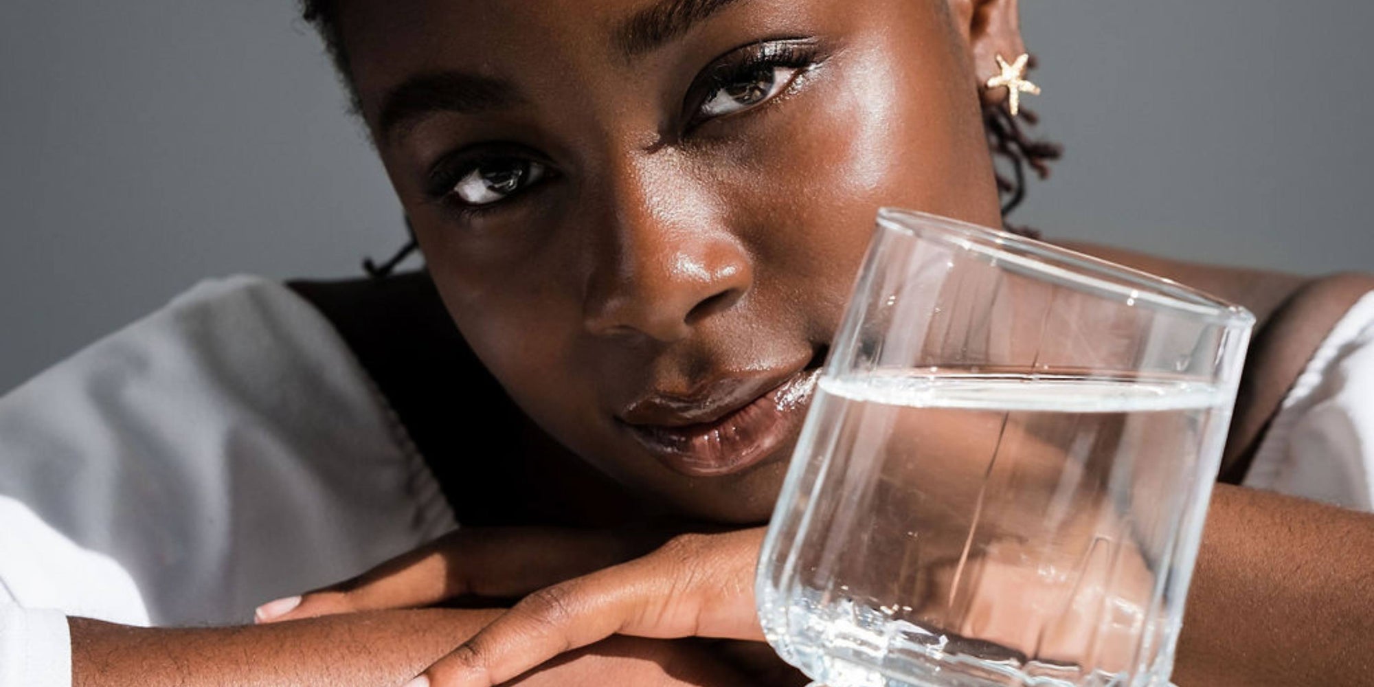 What's the difference between hydrating your skin and moisturizing it? Find out more on Iremia Skincare's blog. 