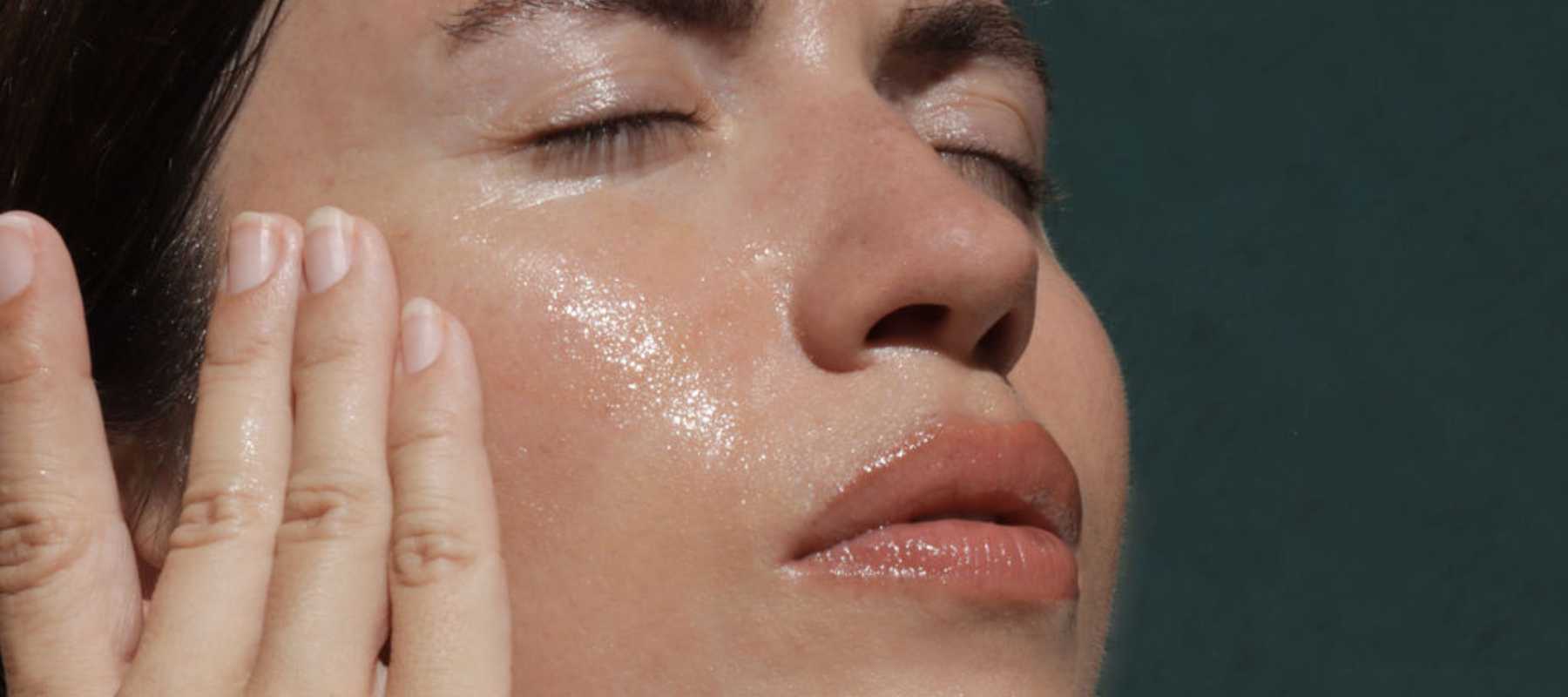 Natural skincare for sensitive skin. Take a minimalist approach to manage rosacea, eczema and hypersensitive skin and transform it to calm, glowing skin.